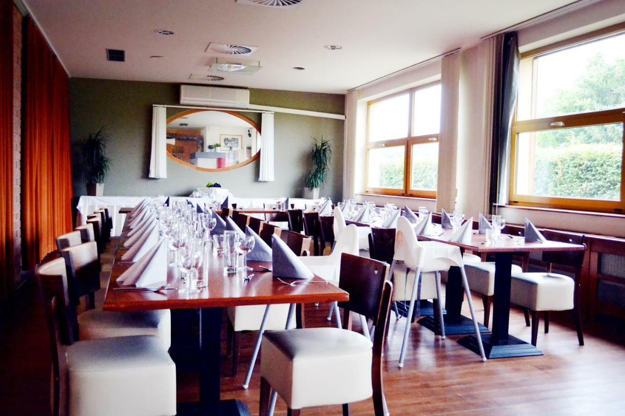 Hotel S-Centrum Benesov  Kültér fotó